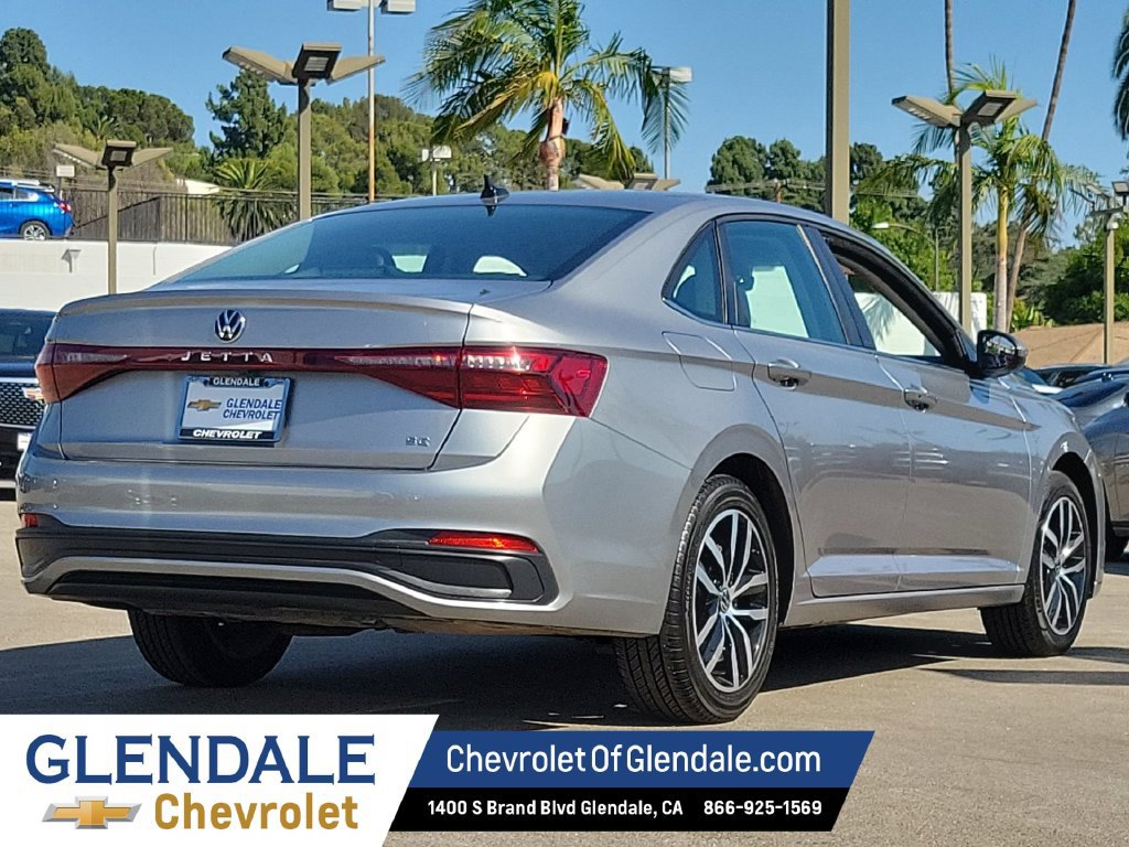 Used 2025 Volkswagen Jetta SE FWD image 3