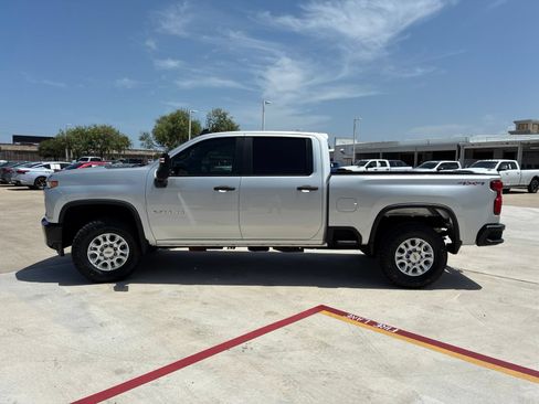 Used 2022 Chevrolet Silverado 2500 Custom w/ Custom Value Package AWD/4WD image 4
