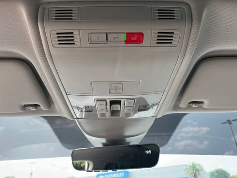 Used 2025 Volkswagen Taos SE FWD image 26