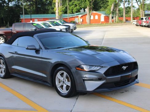 Used 2022 Ford Mustang Convertible RWD image 1