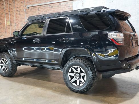 Used 2017 Toyota 4Runner TRD Off-Road image 11