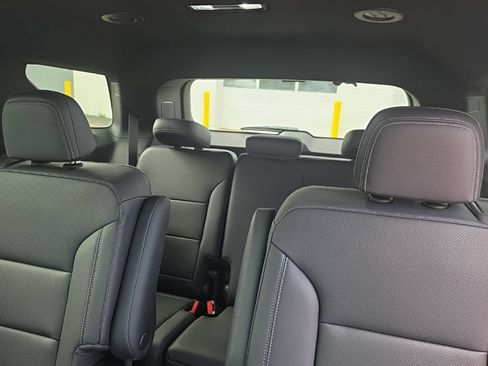 New 2027 Chevrolet Traverse LT w/ Driver Confidence Package FWD image 11