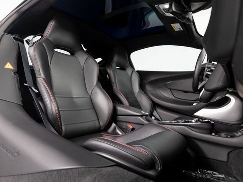 Used 2023 McLaren GT image 29