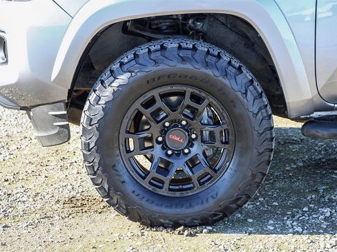 Used 2020 Toyota Tacoma SR5 image 9