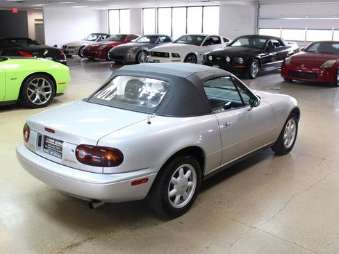 Used 1991 MAZDA MX-5 Miata RWD image 5