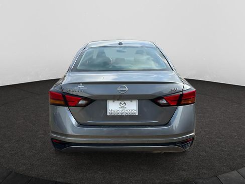 Used 2024 Nissan Altima 2.5 SV image 4