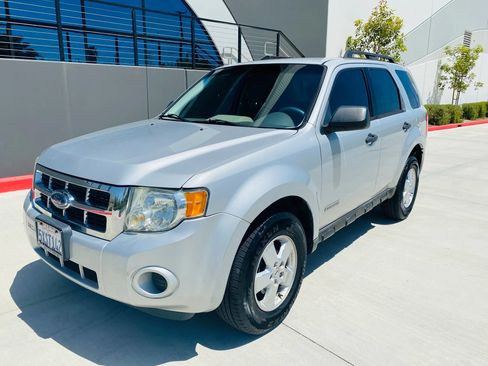 Used 2008 Ford Escape XLS FWD image 1