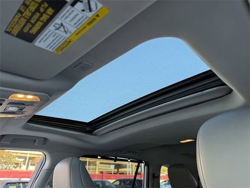 Used 2023 Toyota Highlander XLE image 27