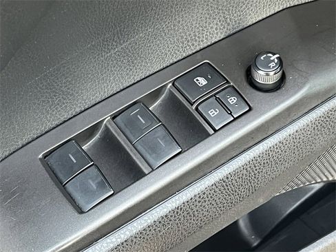 Used 2023 Toyota Camry SE image 14