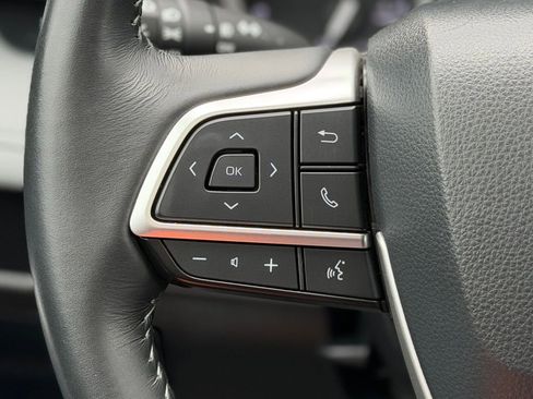Used 2022 Toyota Highlander XLE AWD/4WD image 16