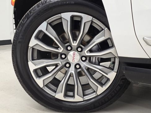 Used 2021 GMC Yukon XL Denali w/ Denali Premium Package AWD/4WD image 44