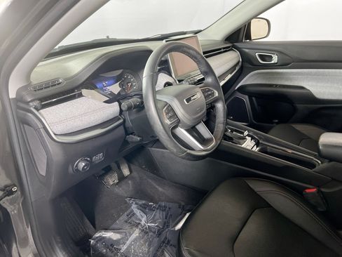 Used 2022 Jeep Compass Latitude w/ Sun and Sound Group AWD/4WD image 9