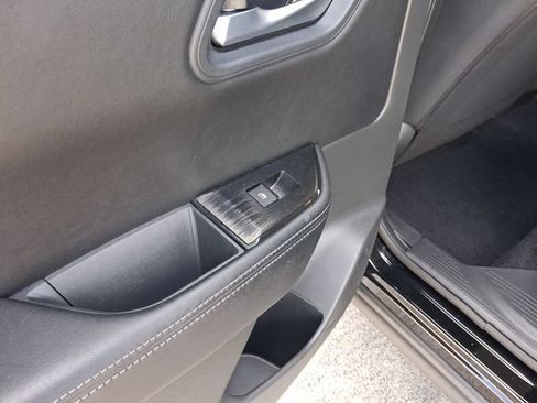 Used 2025 Nissan Rogue SV FWD image 10