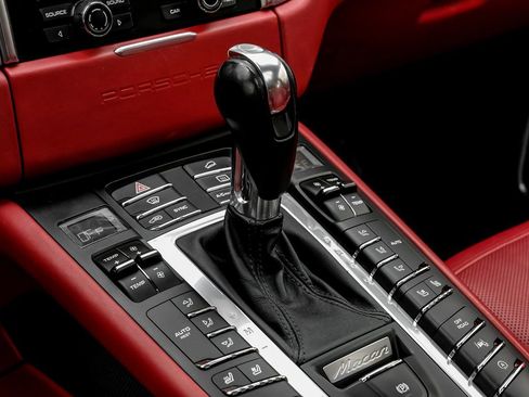 Used 2016 Porsche Macan Turbo image 23