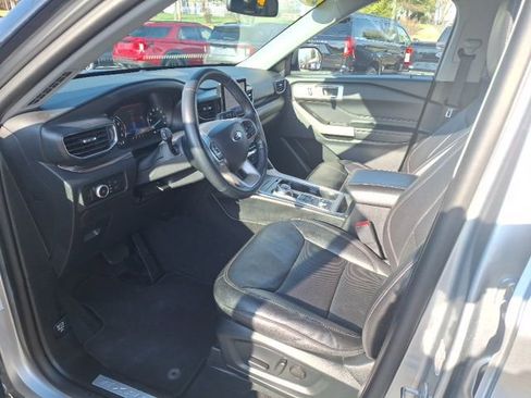 Certified 2023 Ford Explorer Limited image 12