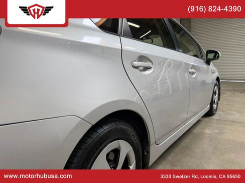 Used 2013 Toyota Prius Four w/ Deluxe Solar Roof Pkg FWD image 8