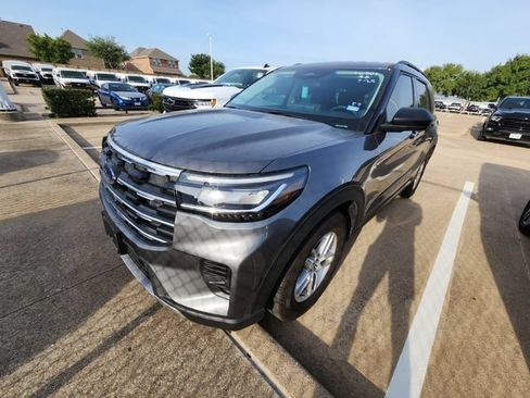 Used 2026 Ford Explorer Active RWD image 3