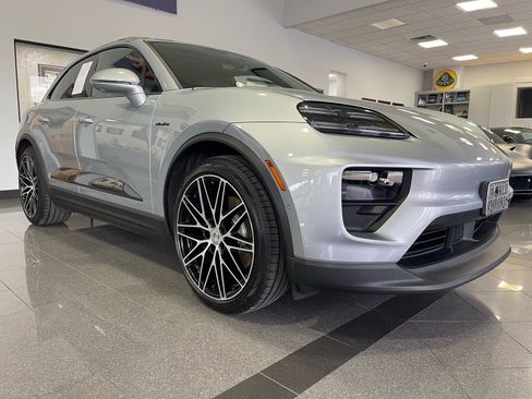 Used 2025 Porsche Macan 4S Electric AWD/4WD image 7