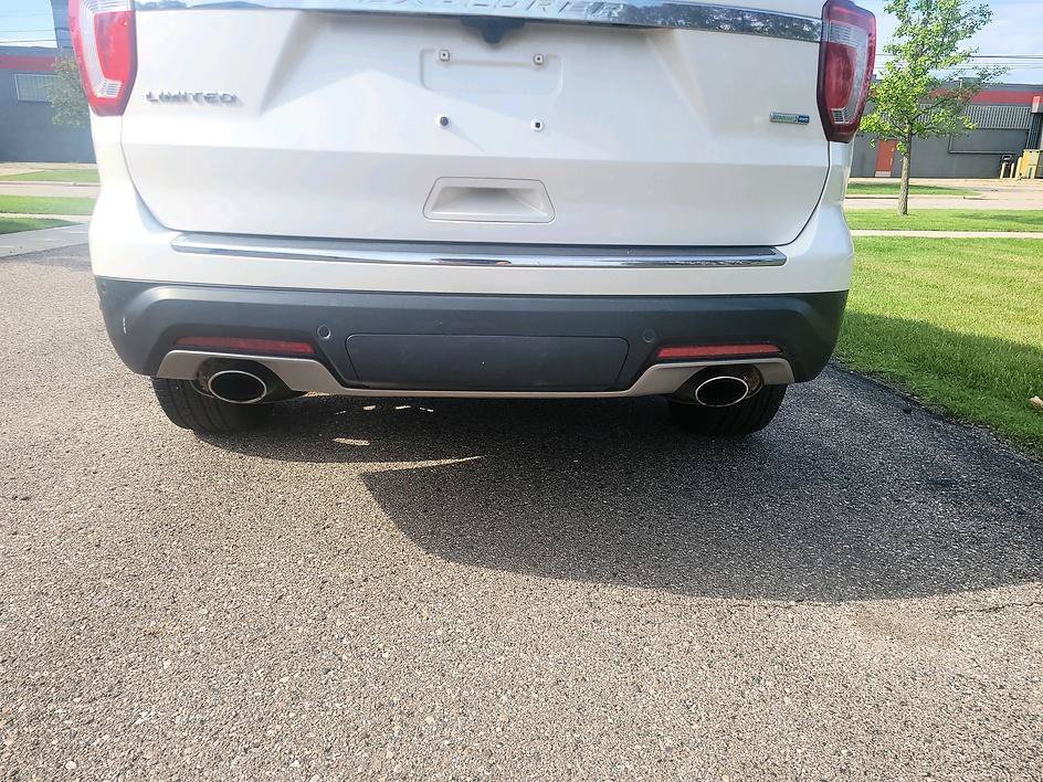 Used 2019 Ford Explorer Limited w/ Equipment Group 301A AWD/4WD image 13