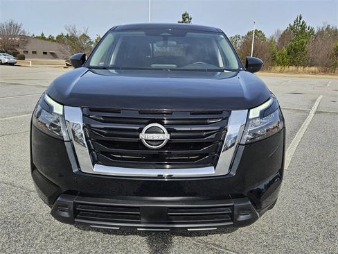 Used 2023 Nissan Pathfinder S image 2