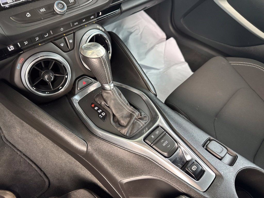 Used 2018 Chevrolet Camaro SS RWD image 7