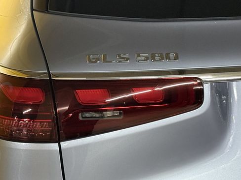 New 2026 Mercedes-Benz GLS 580 4MATIC image 27