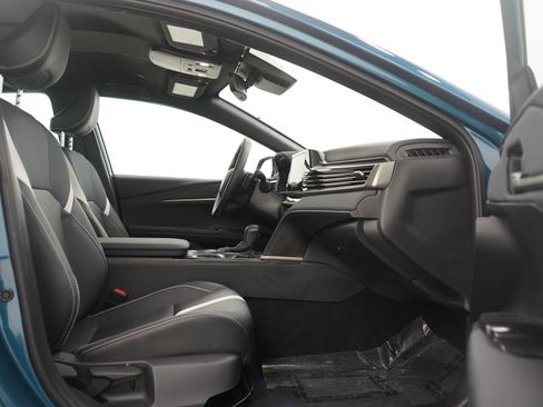 Used 2025 Toyota Camry SE w/ Convenience Package image 11