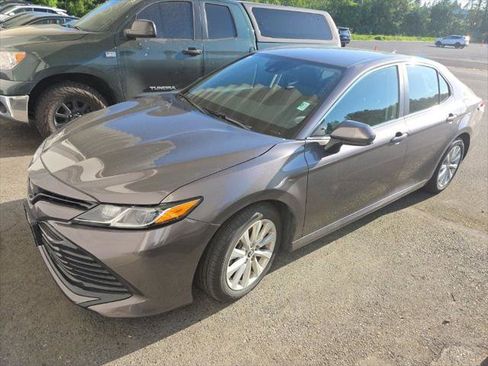 Certified 2020 Toyota Camry LE FWD image 1