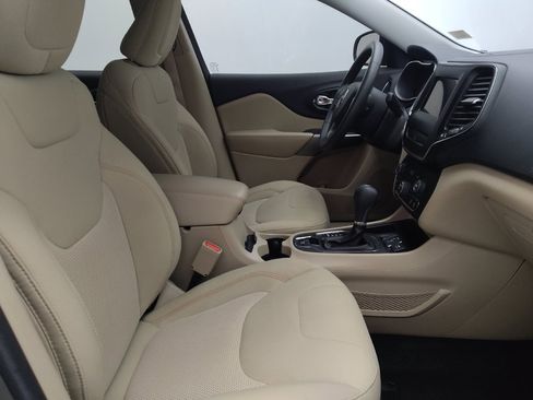 Used 2020 Jeep Cherokee Latitude FWD image 21