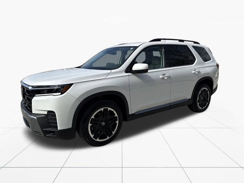 New 2026 Honda Pilot Touring image 3