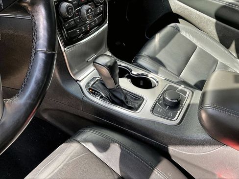 Used 2020 Jeep Grand Cherokee Limited AWD/4WD image 23