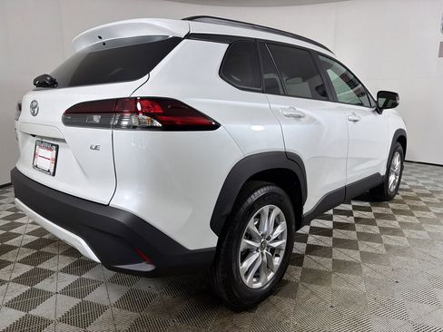 Used 2026 Toyota Corolla Cross LE image 3