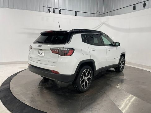 Used 2024 Jeep Compass Limited image 11