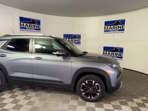 Used 2023 Chevrolet TrailBlazer LT w/ Convenience Package AWD/4WD image 3