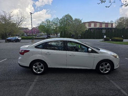 Used 2014 Ford Focus SE w/ SE Winter Package image 7