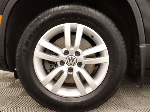 Used 2017 Volkswagen Tiguan S image 6