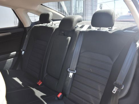 Used 2020 Ford Fusion SE image 10