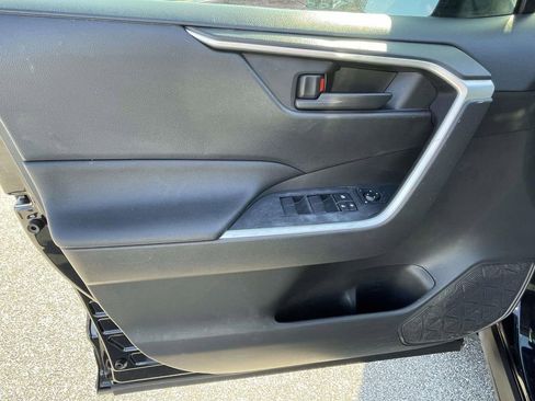 Used 2020 Toyota RAV4 LE image 15