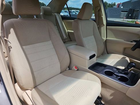 Used 2016 Toyota Camry LE FWD image 11