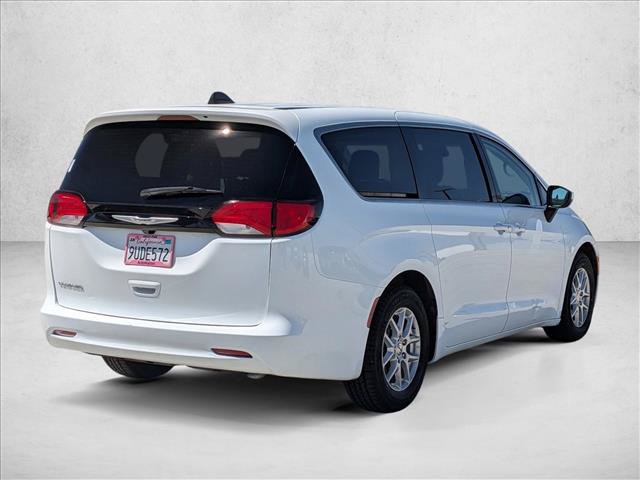 Used 2023 Chrysler Voyager LX FWD image 5