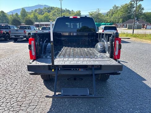 Used 2024 Ford F250 Platinum AWD/4WD image 7