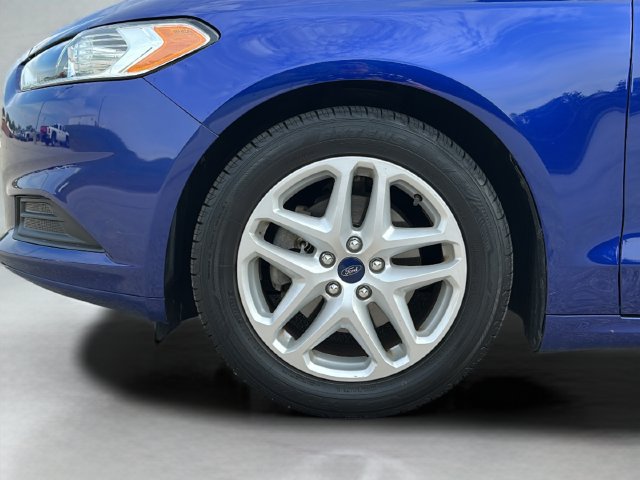 Used 2016 Ford Fusion SE FWD image 5