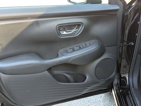 Used 2025 Honda HR-V LX image 11