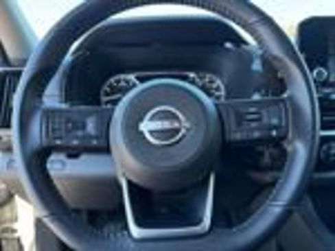 Used 2025 Nissan Pathfinder SV FWD image 39