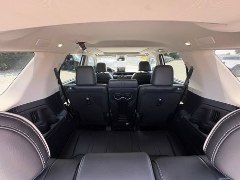 Used 2024 Honda Pilot Elite image 15