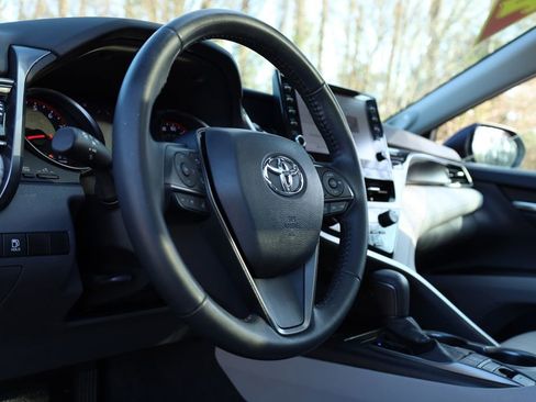 Used 2021 Toyota Camry XSE image 6