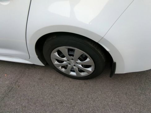 Used 2026 Toyota Corolla LE FWD image 5
