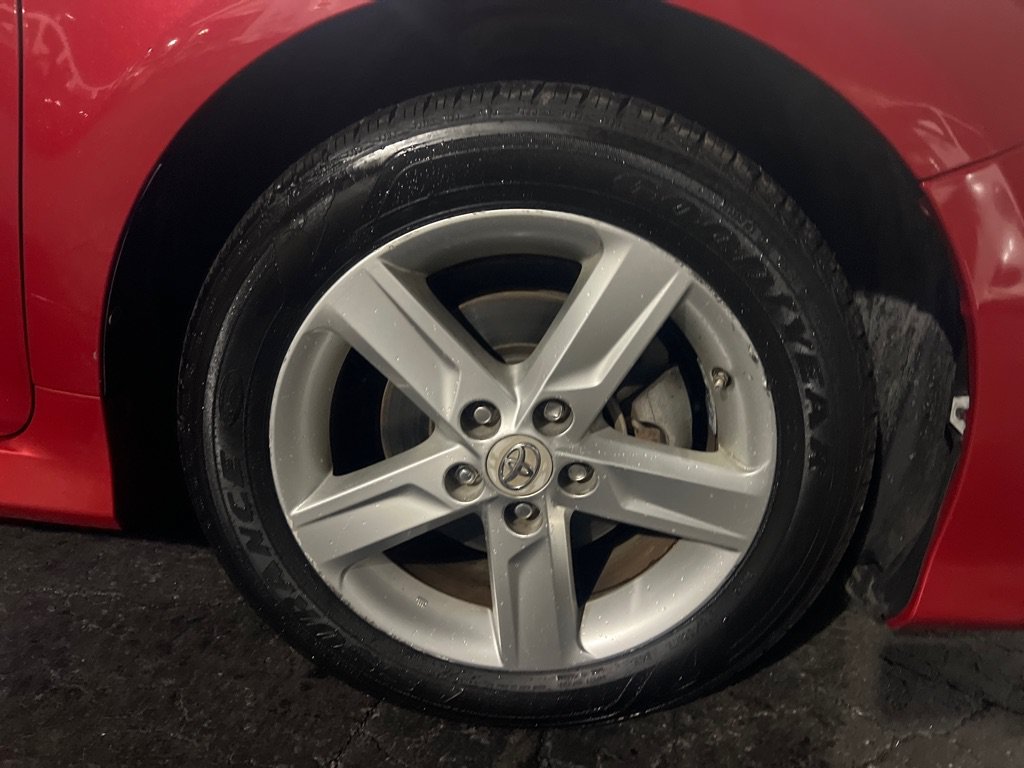 Used 2012 Toyota Camry SE FWD image 39