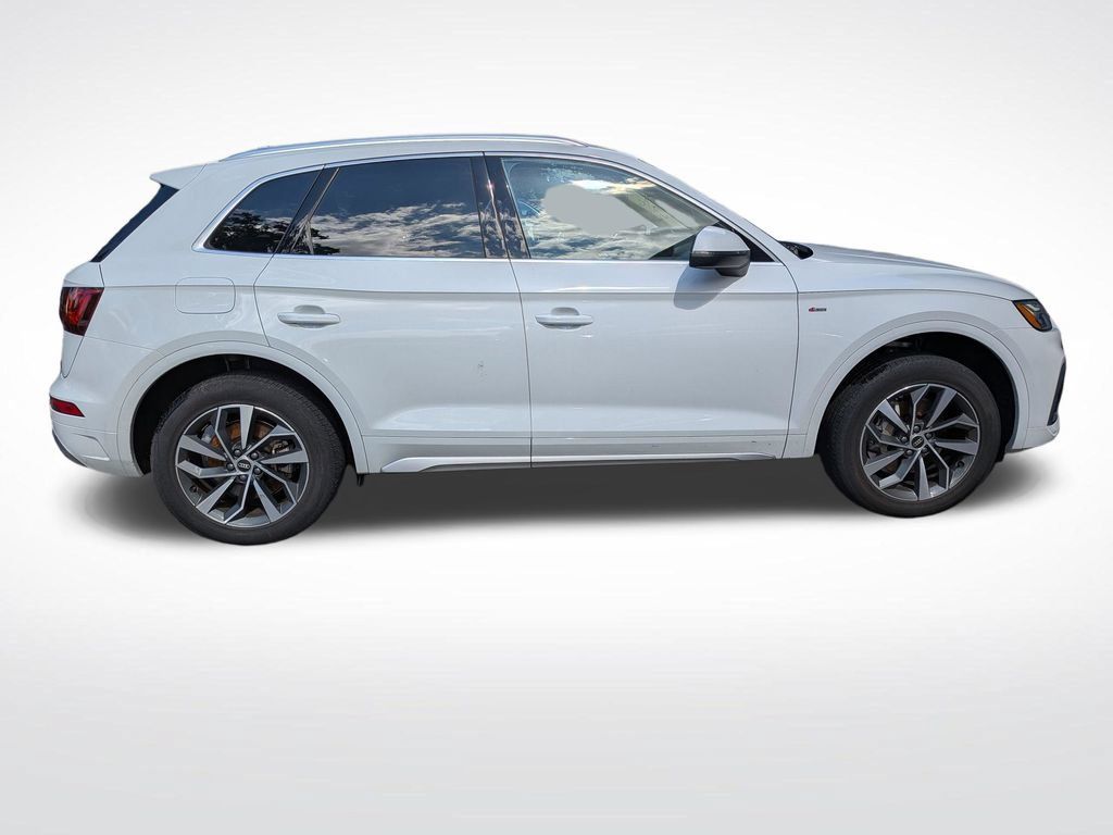Used 2023 Audi Q5 2.0T Premium w/ Convenience Package AWD/4WD image 2