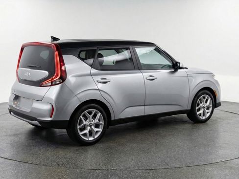Used 2025 Kia Soul LX w/ LX Technology Package image 9